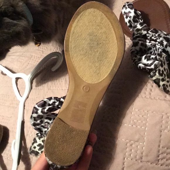 patterned sandals - Picture 2 of 3